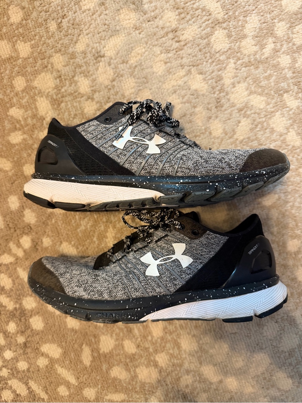 Under Armour women’s Gray & Black Running Shoes Size 8